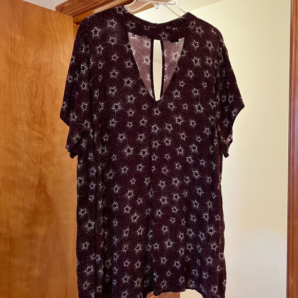 Torrid Purple Top Stars Collar Cut Out Detail Short Sleeve Shirt Plus Size 3 - Picture 7 of 8
